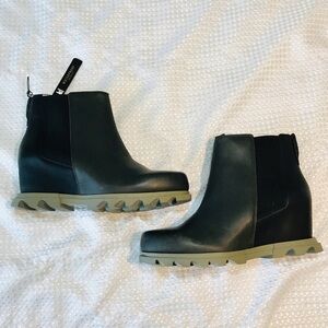 Sorel Joan of arctic wedge lll bootie